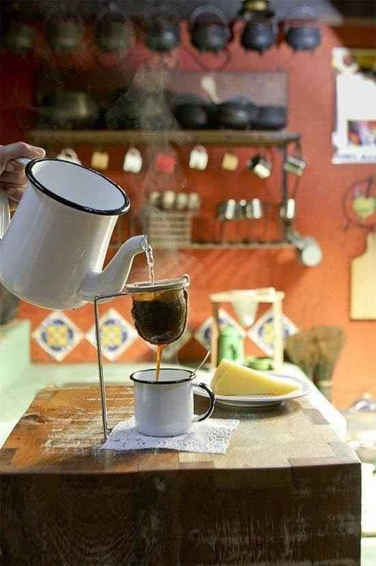 The Health Benefits and Risks of Drinking Coffee Daily